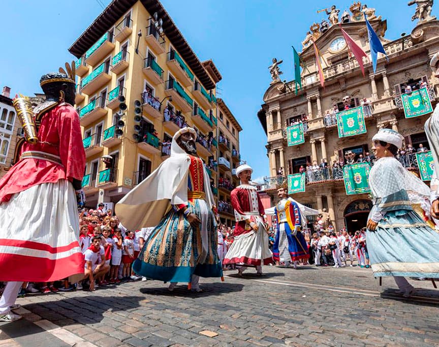 05-Home_ baile_gigantes_ayuntamiento_sanfermin_pamplona.jpg san fermín pamplona