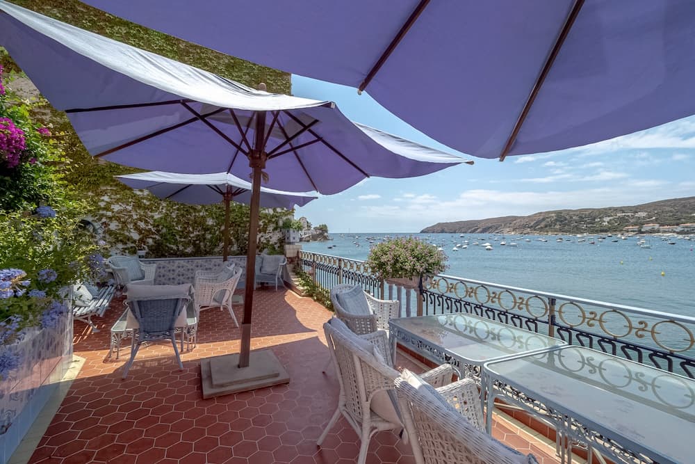 villas-costa-brava-terraza-casa-blaua.jpg terraza-cadaques-villas-costa-brava