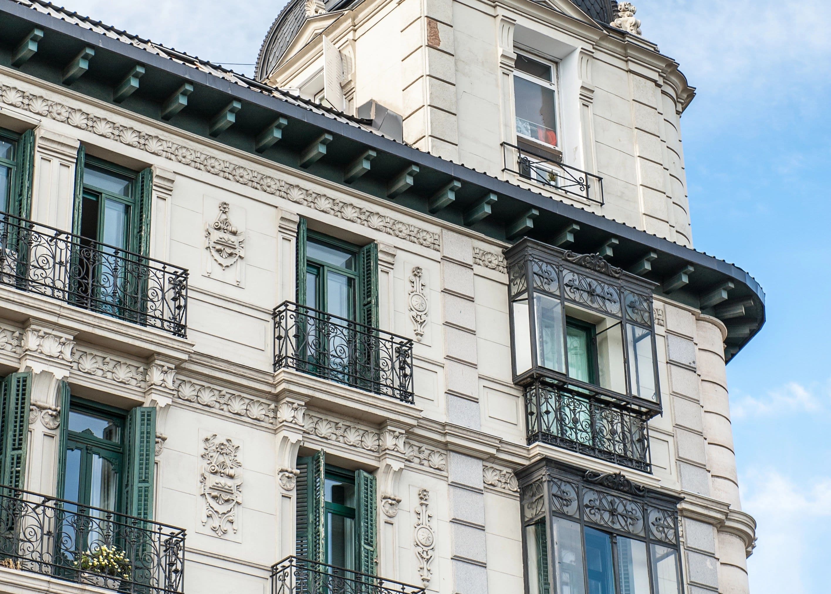 Ontdek Calle Serrano: het hart van luxe in Madrid photo