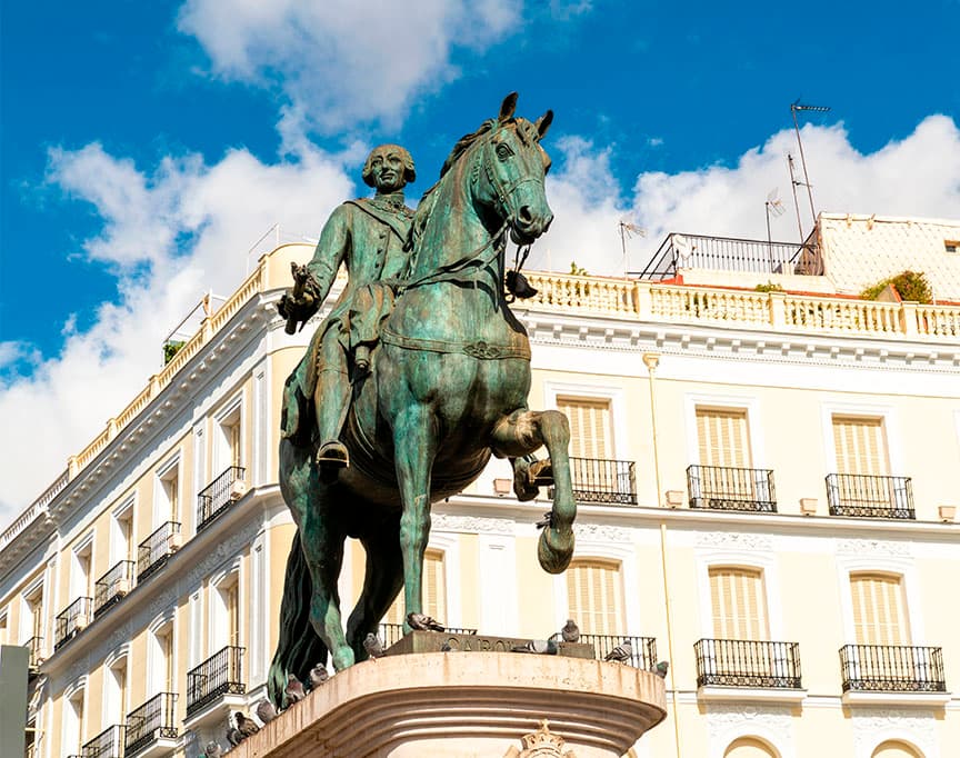 01-puerta-del-sol-estatua-Carlos-III.jpg puerta del sol madrid estatua carlos iii