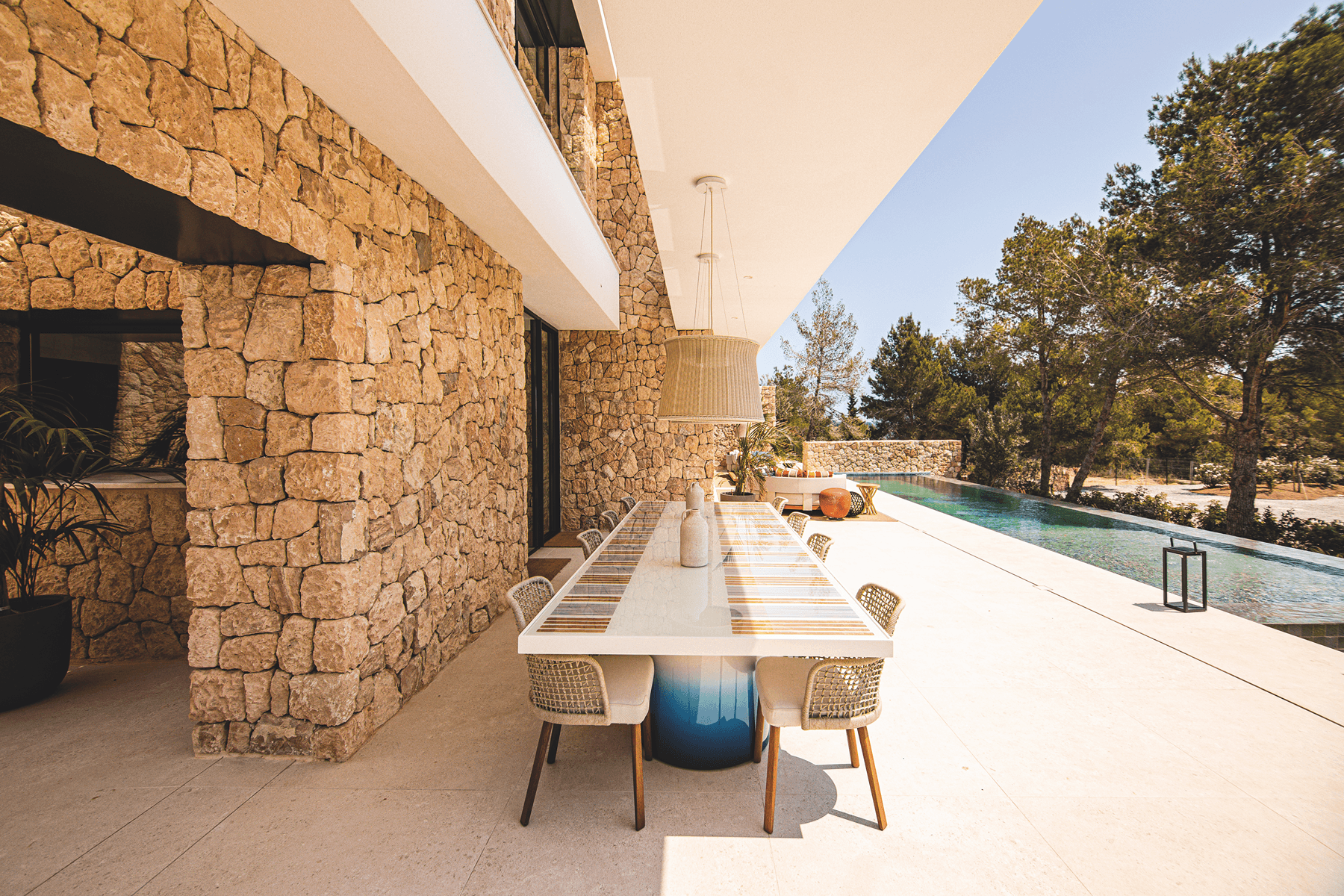 Villas de lujo de obra nueva en Ibiza: elegancia, diseño contemporáneo y conexión con la naturaleza