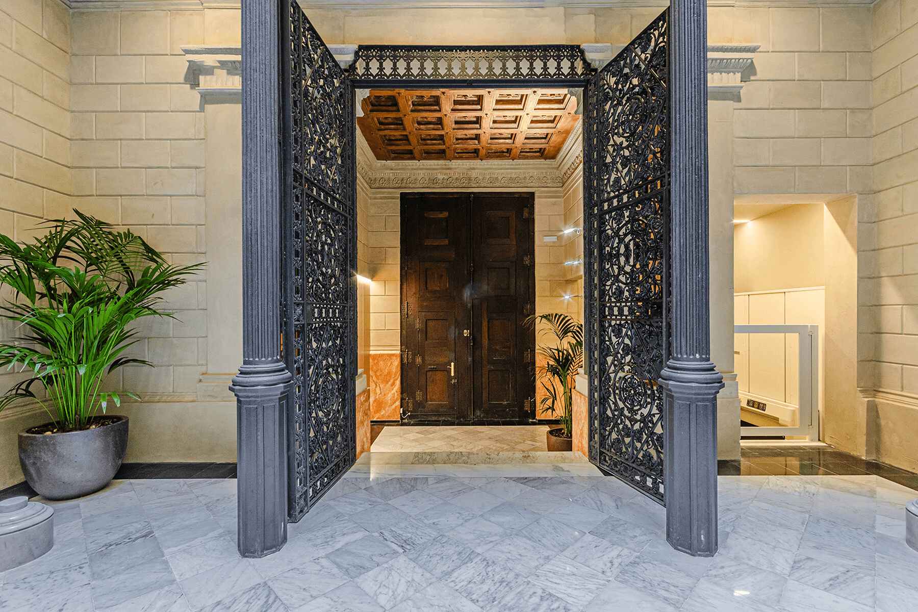 Rehabilitation of a modernist estate next to Rambla Catalunya.