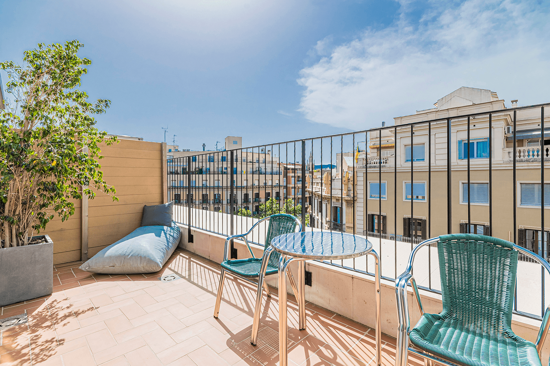 Consell de Cent: vida de lujo en el oasis verde de Eixample