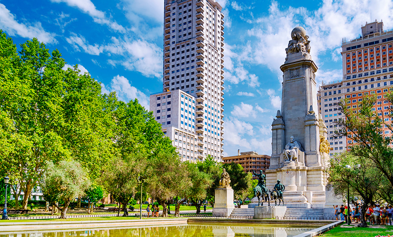 Plaza de España in Madrid: elegance, history and tradition